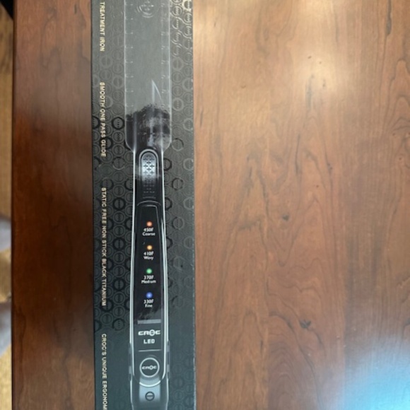 CROC Led Black Titanium Flat Iron 1 Hair Straightener - Picture 4 of 5